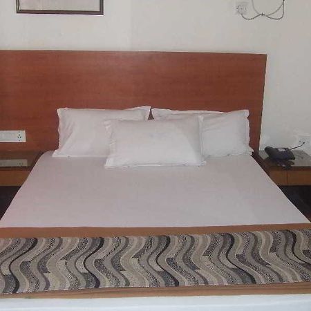 Hotel Brisa Marina Caranzalem Exterior foto
