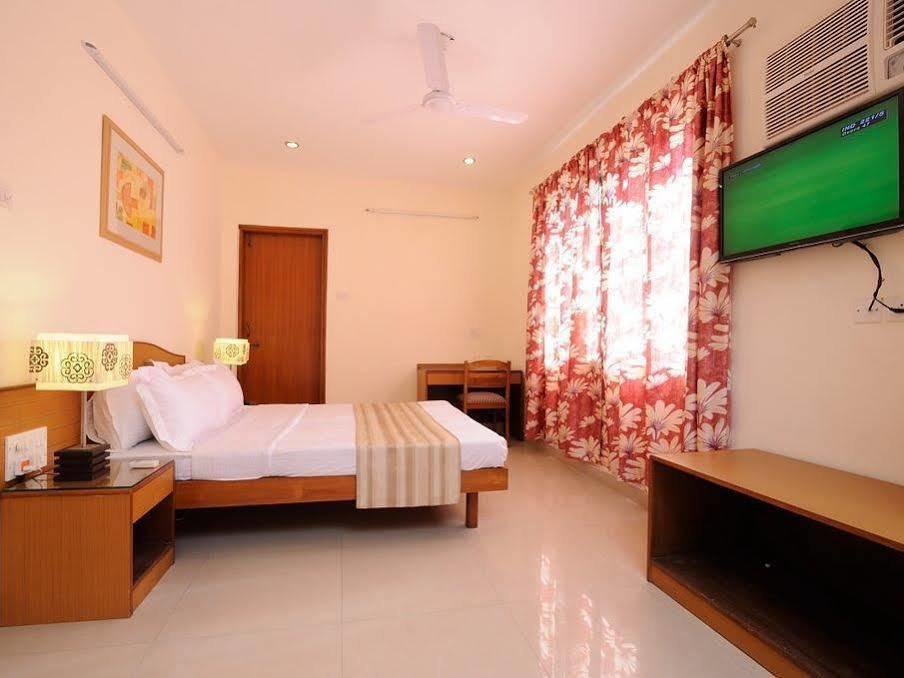 Hotel Brisa Marina Caranzalem Exterior foto